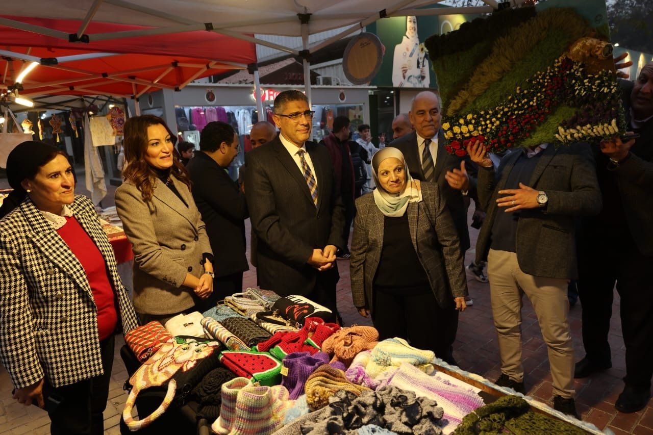 جانب من الافتتاح جانب من الافتتاح