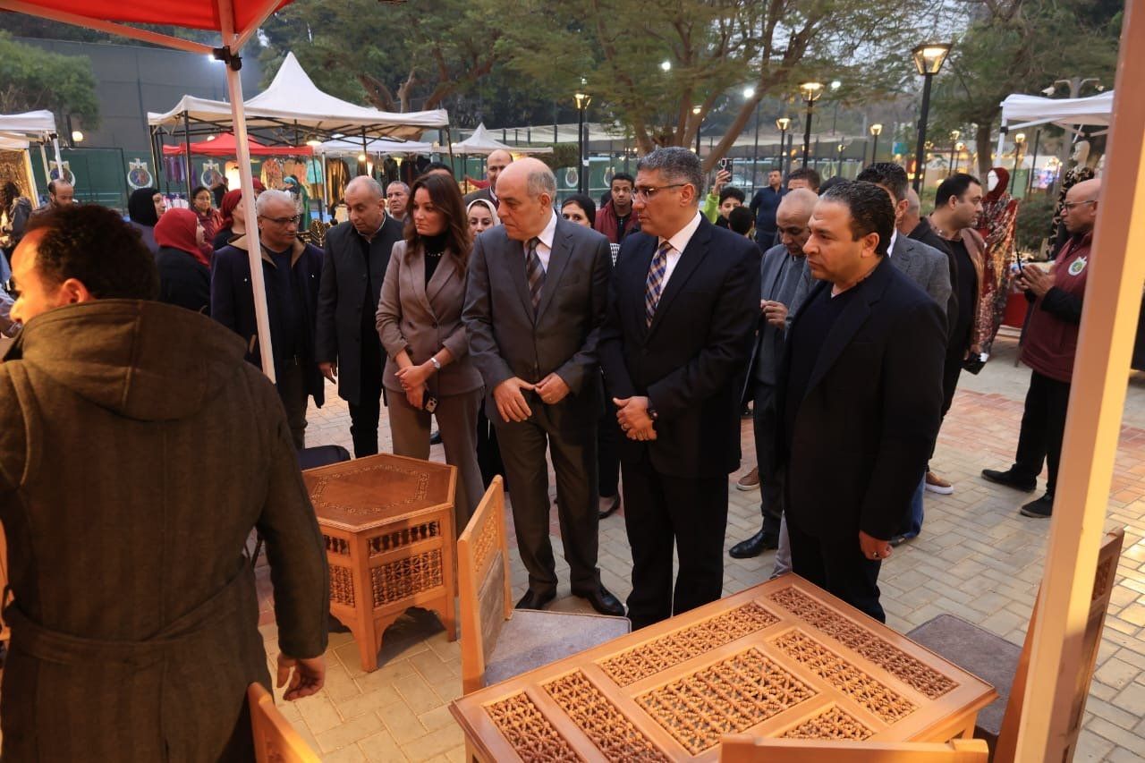 محافظ الجيزة يفتتح معرض الحرف اليدوية محافظ الجيزة يفتتح معرض الحرف اليدوية