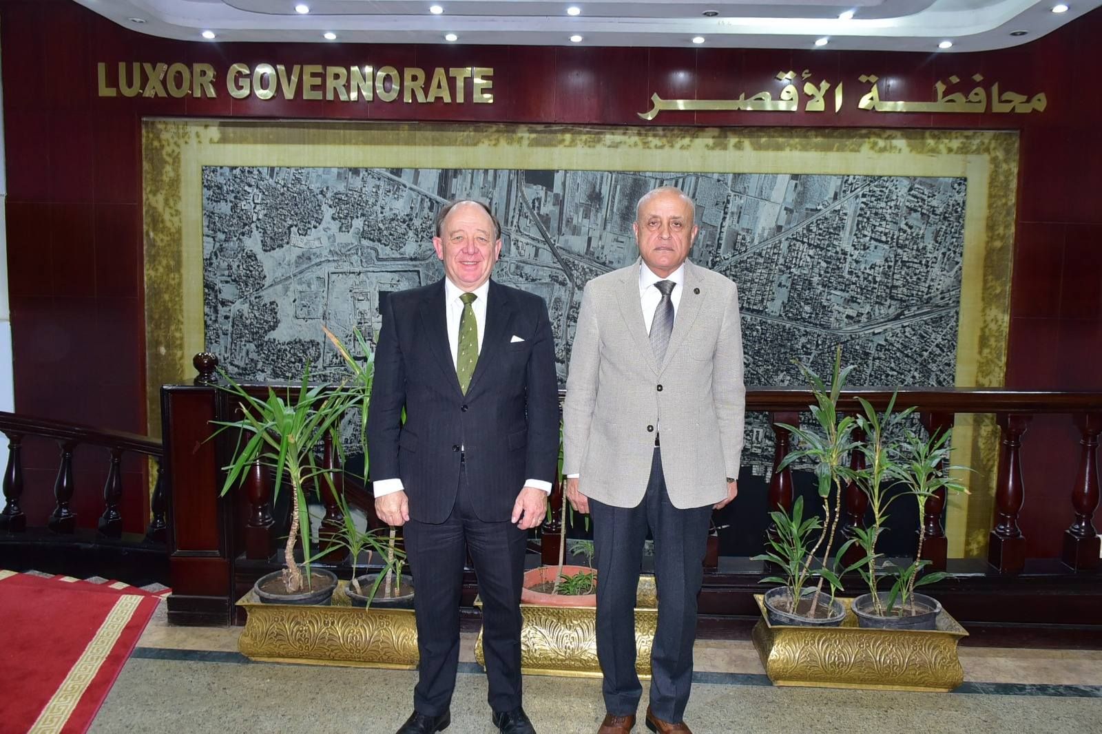 لقاء المحافظ وسفير الأرجنتين بالقاهرة لبحث سبل التعاون المشترك وفرص الاستثمار لقاء المحافظ وسفير الأرجنتين بالقاهرة لبحث سبل التعاون المشترك وفرص الاستثمار