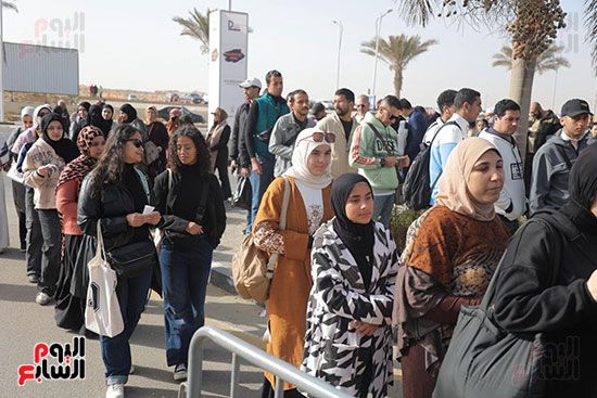 العنصر النسائي حاضر بالمعرض العنصر النسائي حاضر بالمعرض