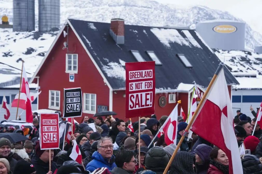 مظاهرات على الجليد.. احتجاج أهالى جزيرة جرينلاند على قرارات ترامب (5) مظاهرات على الجليد.. احتجاج أهالى جزيرة جرينلاند على قرارات ترامب (5)