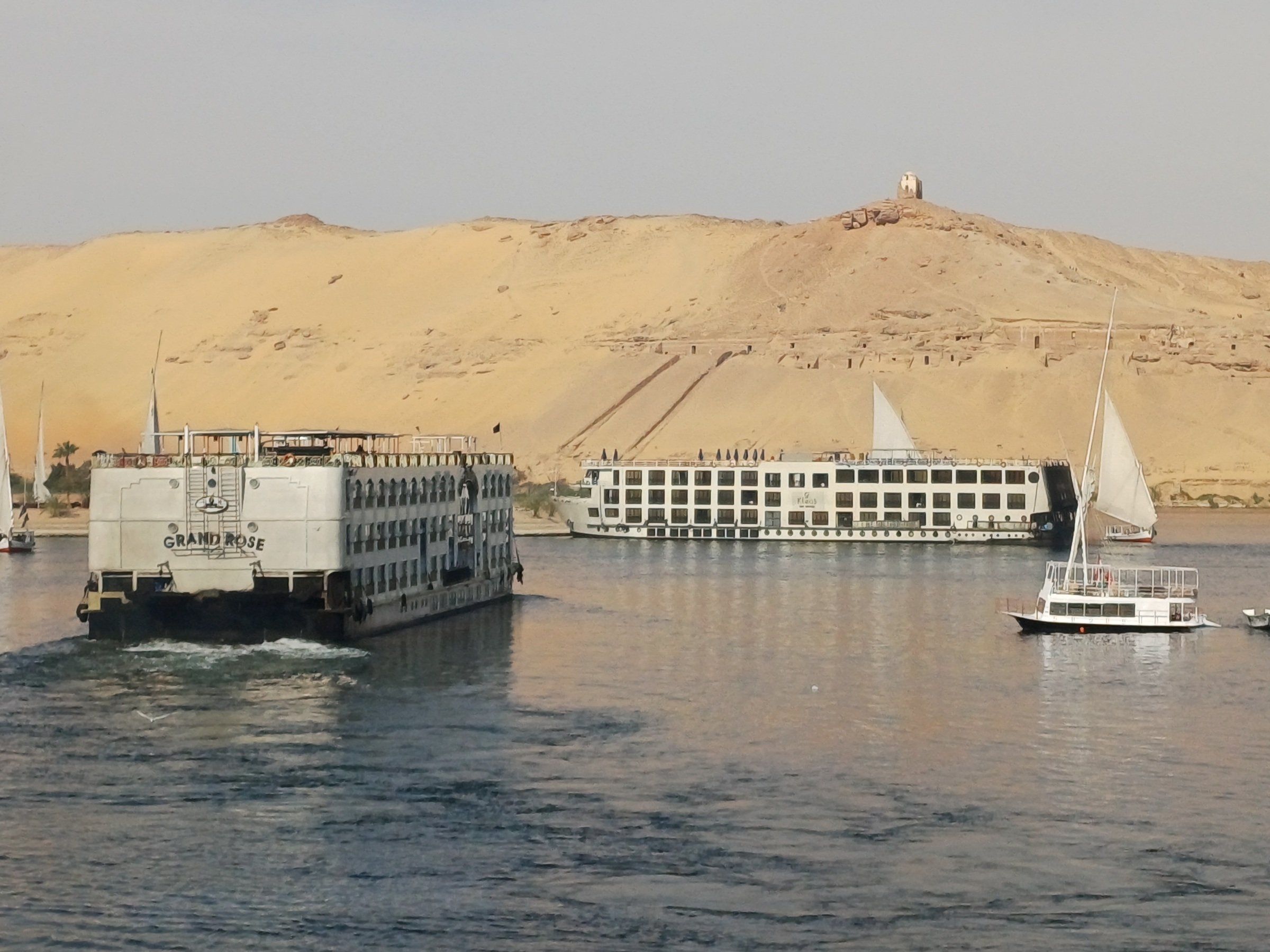 البواخر فى النيل البواخر فى النيل