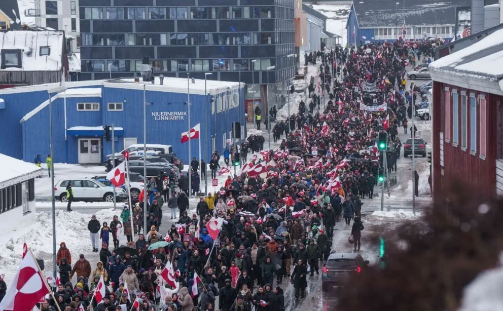 مظاهرات على الجليد.. احتجاج أهالى جزيرة جرينلاند على قرارات ترامب (3) مظاهرات على الجليد.. احتجاج أهالى جزيرة جرينلاند على قرارات ترامب (3)