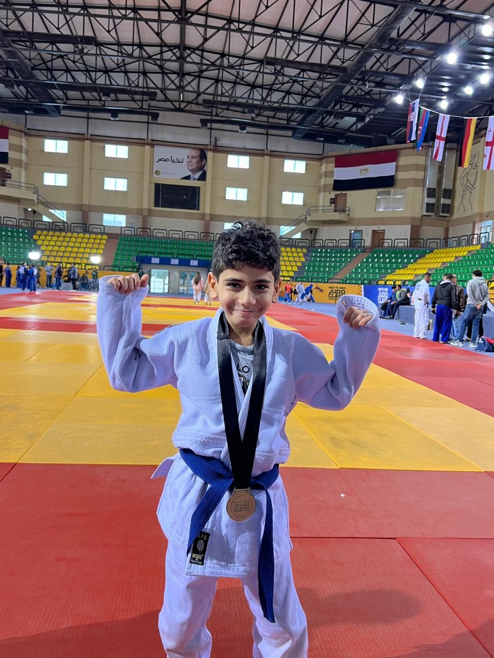 سهيل محمد حسين القط يحصد الميدالية الذهبية سهيل محمد حسين القط يحصد الميدالية الذهبية