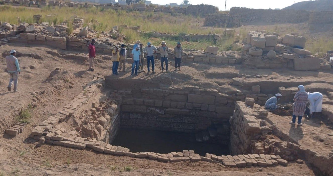 البعثة الصينية في معبد مونتو بالكرنك تعلن كشف بحيرة مقدسة بمساحة 50 متر البعثة الصينية في معبد مونتو بالكرنك تعلن كشف بحيرة مقدسة بمساحة 50 متر