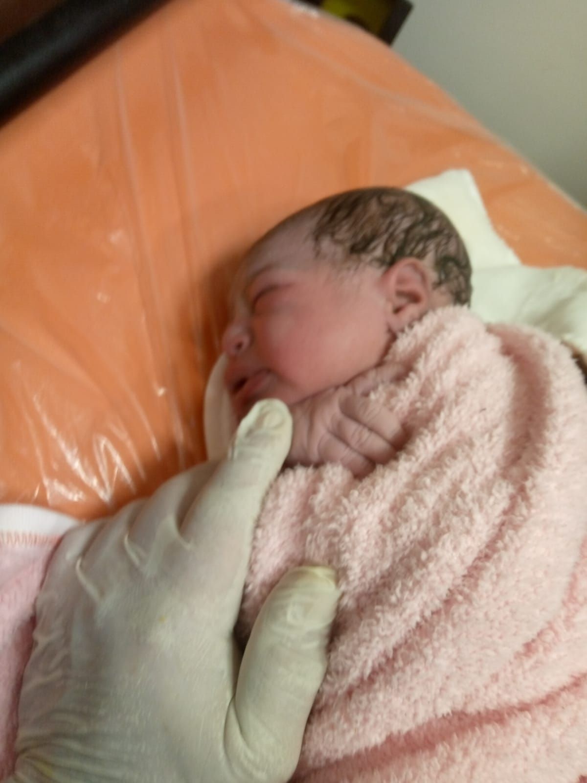 ولادة داخل سيارة الإسعاف ولادة داخل سيارة الإسعاف