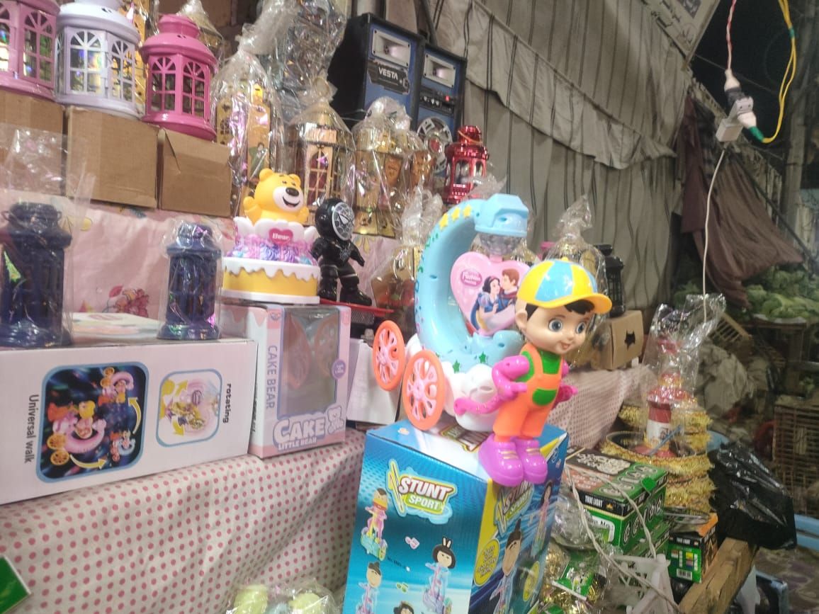 أشكال متنوعة لفوانيس شهر رمضان فى الأسواق أشكال متنوعة لفوانيس شهر رمضان فى الأسواق