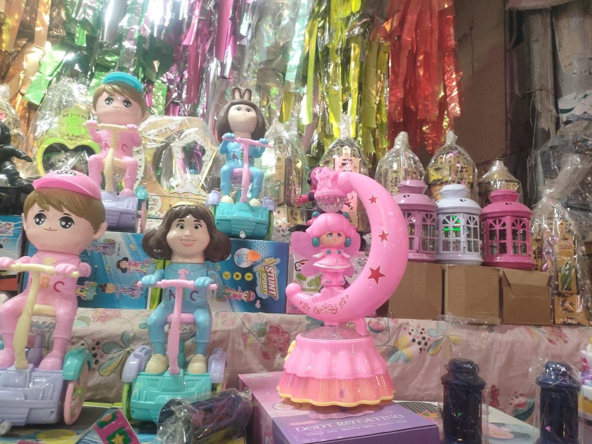 أشكال مختلفة لفوانيس رمضان جاهزة لأطفال الأقصر أشكال مختلفة لفوانيس رمضان جاهزة لأطفال الأقصر