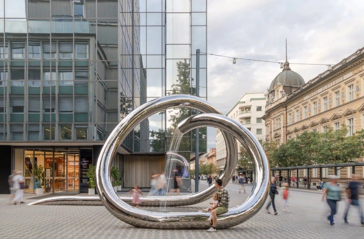 منحوتة مائية عملاقة منحوتة مائية عملاقة