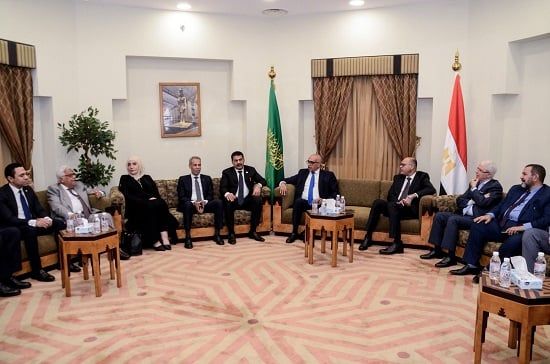 النائب ياسر الحفناوي يلتقي وزير العمل المصرى والقنصل العام في جدة لبحث أوضاع المصريين بالسعودية (2) النائب ياسر الحفناوي يلتقي وزير العمل المصرى والقنصل العام في جدة لبحث أوضاع المصريين بالسعودية (2)