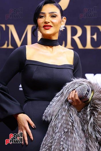 هبة الأباصيري تتألق بفتسان أسود على الريد كاربت هبة الأباصيري تتألق بفتسان أسود على الريد كاربت