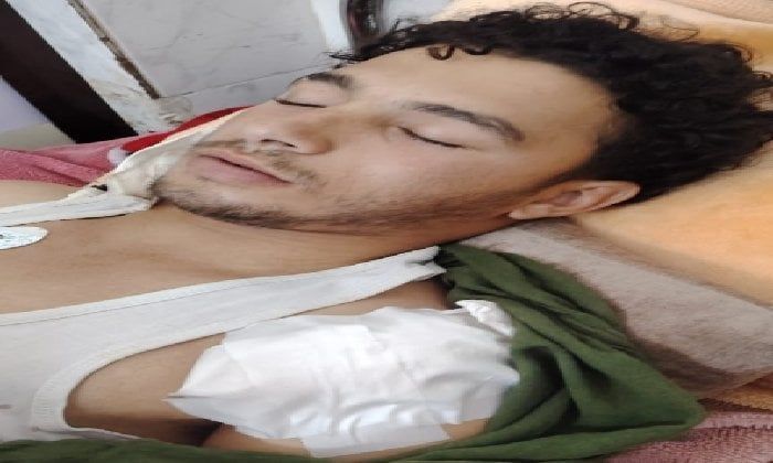 قطعوا يده وطعنوه.. إصابة شاب بإصابات خطيرة على يد 4 أشخاص بسبب خلافات سابقة بالشرقية قطعوا يده وطعنوه.. إصابة شاب بإصابات خطيرة على يد 4 أشخاص بسبب خلافات سابقة بالشرقية