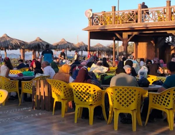 الإفطار بشاطئ بورسعيد الإفطار بشاطئ بورسعيد