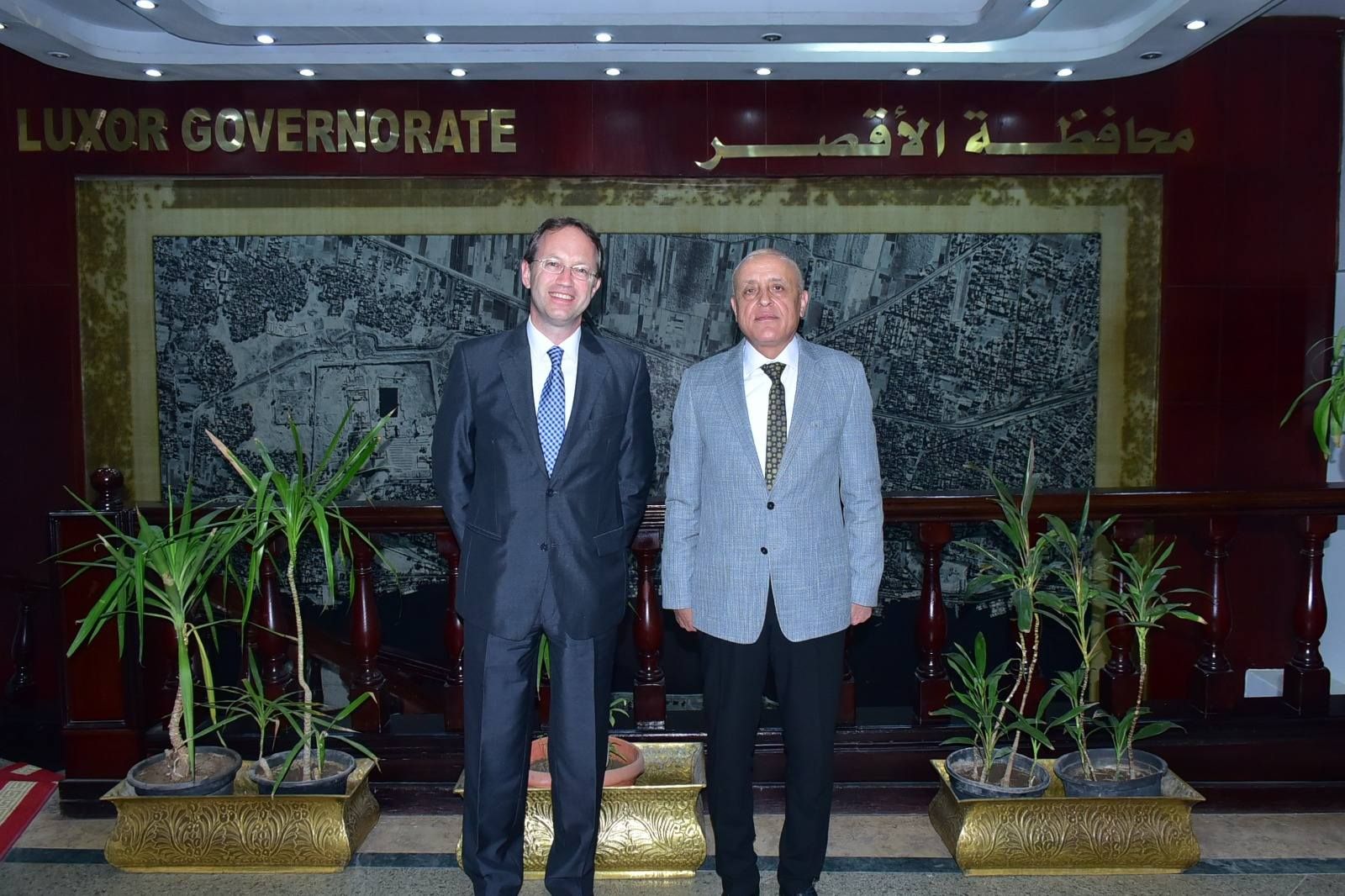 المهندس عبد المطلب عمارة محافظ الأقصر مع سيرخيو كارانثا فورستر سفير إسبانيا المهندس عبد المطلب عمارة محافظ الأقصر مع سيرخيو كارانثا فورستر سفير إسبانيا