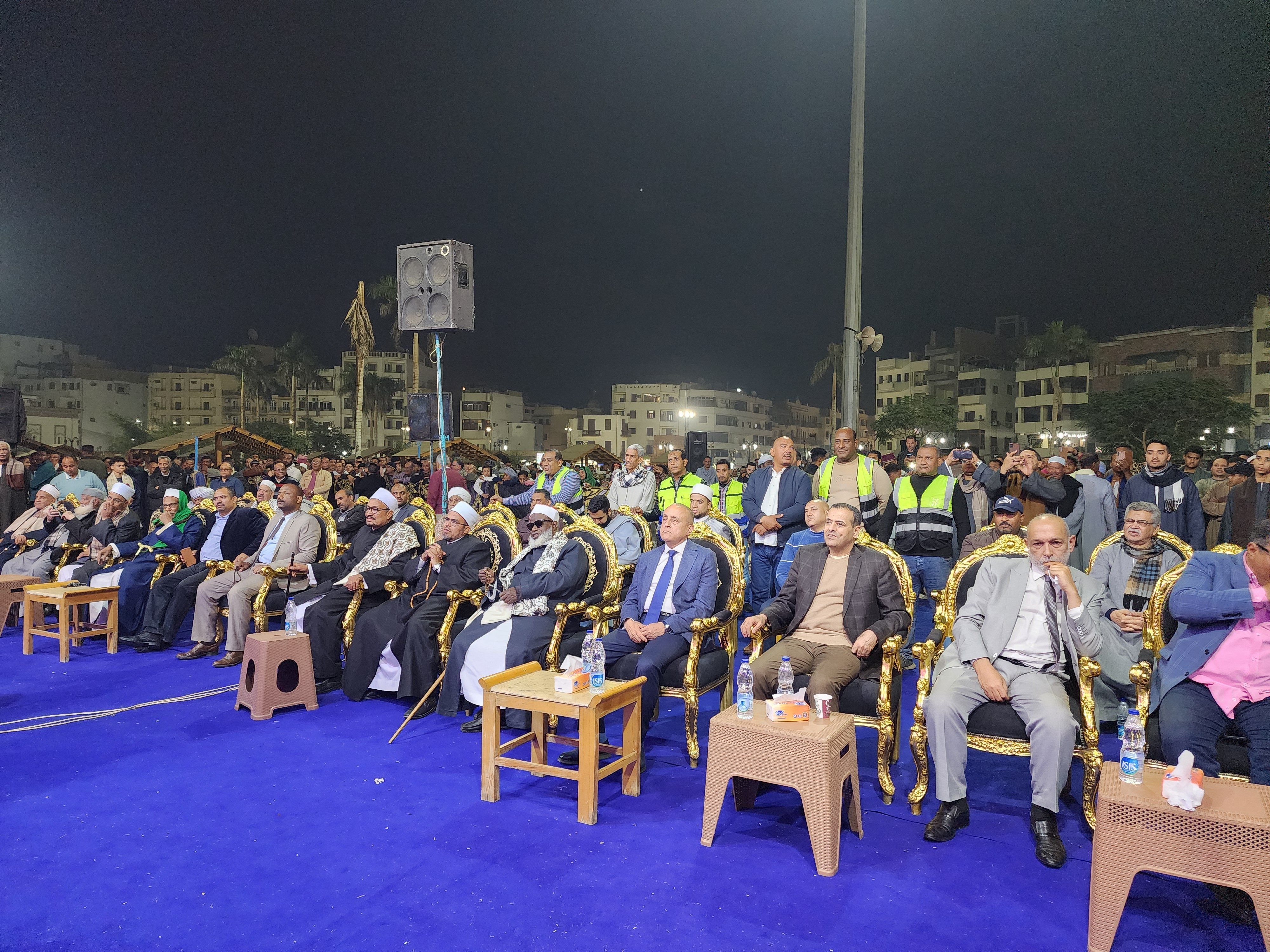 محافظ الأقصر يشهد احتفالية الليلة الختامية لمولد سيدي أبو الحجاج الأقصرى محافظ الأقصر يشهد احتفالية الليلة الختامية لمولد سيدي أبو الحجاج الأقصرى