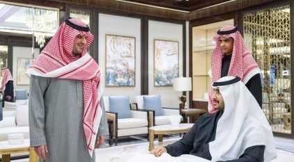 وزير الداخلية يكرم رجل الأمن ريان آل أحمد