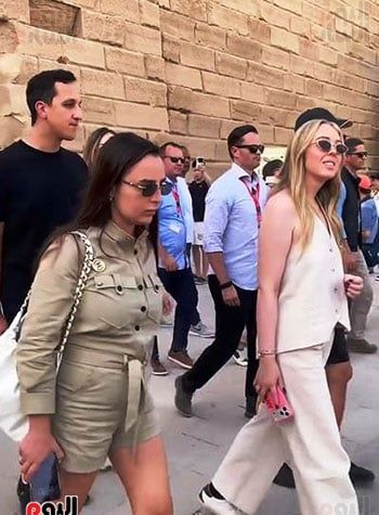 ابنة-الرئيس-الأمريكي-وأسرتها-فى-معابد-الكرنك