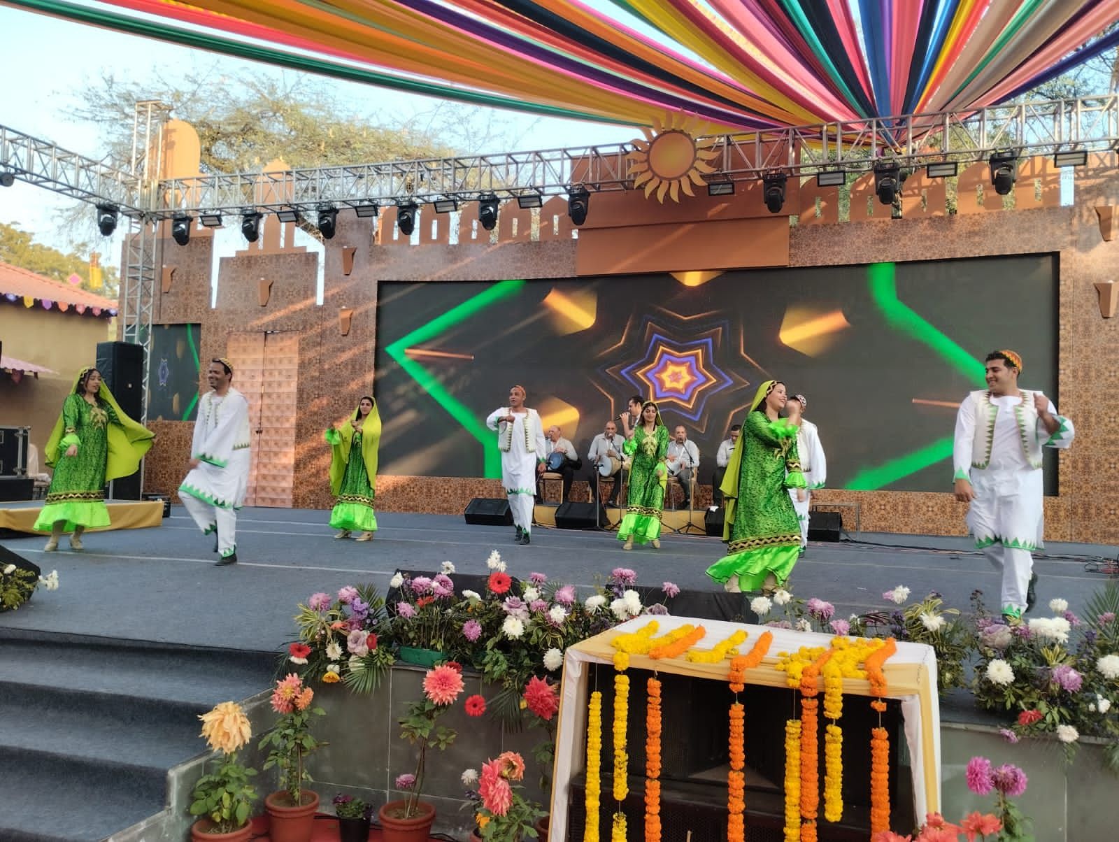 فرقة الإسماعيلية للفنون الشعبية تتألق فى مهرجان سوراج كوند الدولي بالهند فرقة الإسماعيلية للفنون الشعبية تتألق فى مهرجان سوراج كوند الدولي بالهند