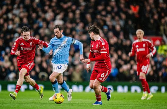 برناردو سيلفا خلال مباراة الدورى الإنجليزى مان سيتى ضد ليفربول برناردو سيلفا خلال مباراة الدورى الإنجليزى مان سيتى ضد ليفربول