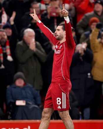 سوبوسلاي يحتفل بالهدف سوبوسلاي يحتفل بالهدف