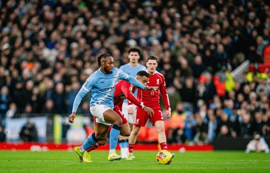 التحامات قوية خلال المباراة التحامات قوية خلال المباراة