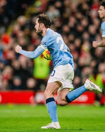 احتفال برناردو سيلفا بالهدف احتفال برناردو سيلفا بالهدف