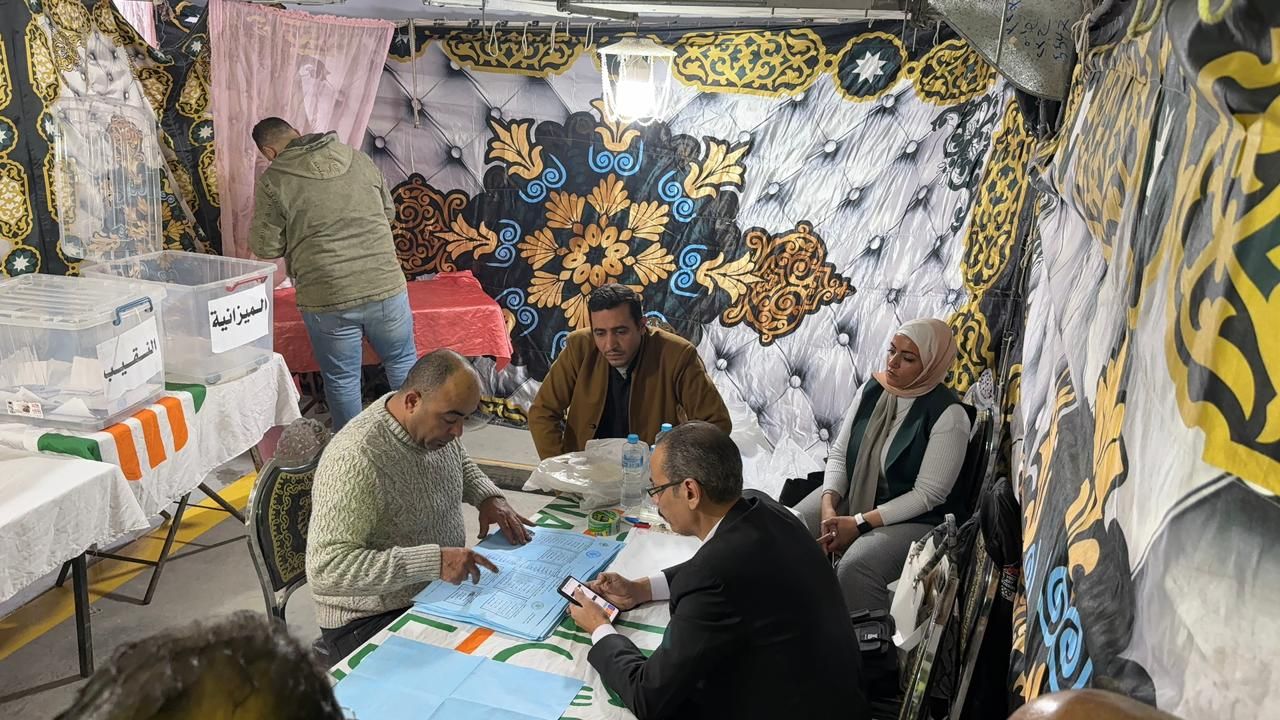 انتهاء التصويت في جولة الإعادة لانتخابات النقابات الفرعية وبدء أعمال الفرز (3) انتهاء التصويت في جولة الإعادة لانتخابات النقابات الفرعية وبدء أعمال الفرز (3)