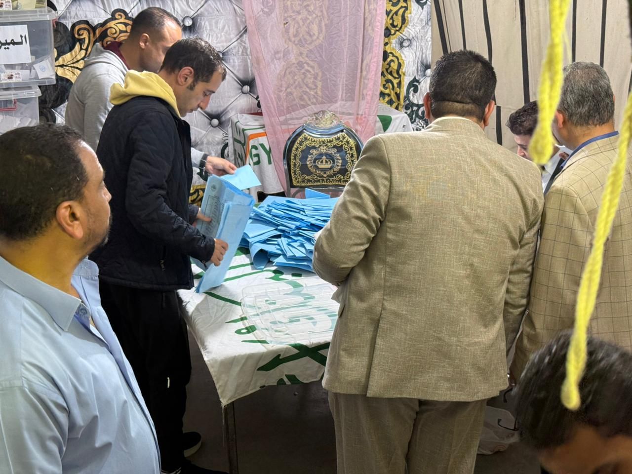 انتهاء التصويت في جولة الإعادة لانتخابات النقابات الفرعية وبدء أعمال الفرز (1) انتهاء التصويت في جولة الإعادة لانتخابات النقابات الفرعية وبدء أعمال الفرز (1)