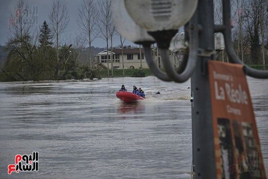 استخدام القوارب للبحث عن المفقودين استخدام القوارب للبحث عن المفقودين