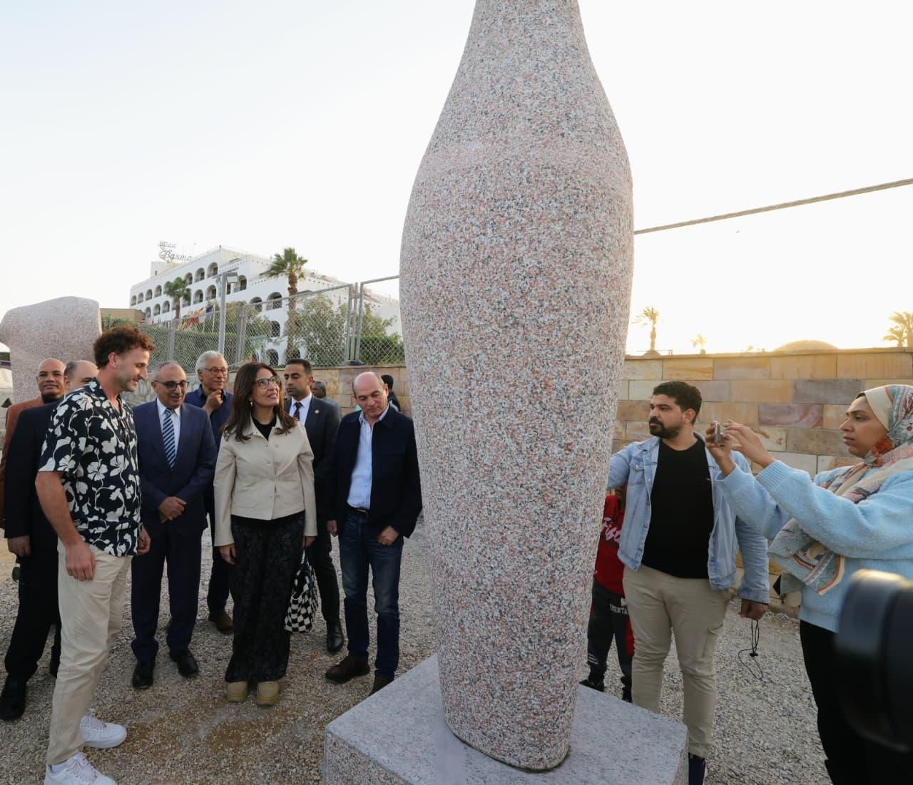 خلال زيارة وزيرة الثقافه (2) خلال زيارة وزيرة الثقافه (2)