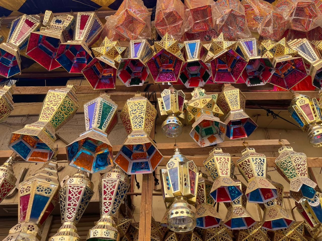 عرض الفوانيس بمحلات الخيامية عرض الفوانيس بمحلات الخيامية