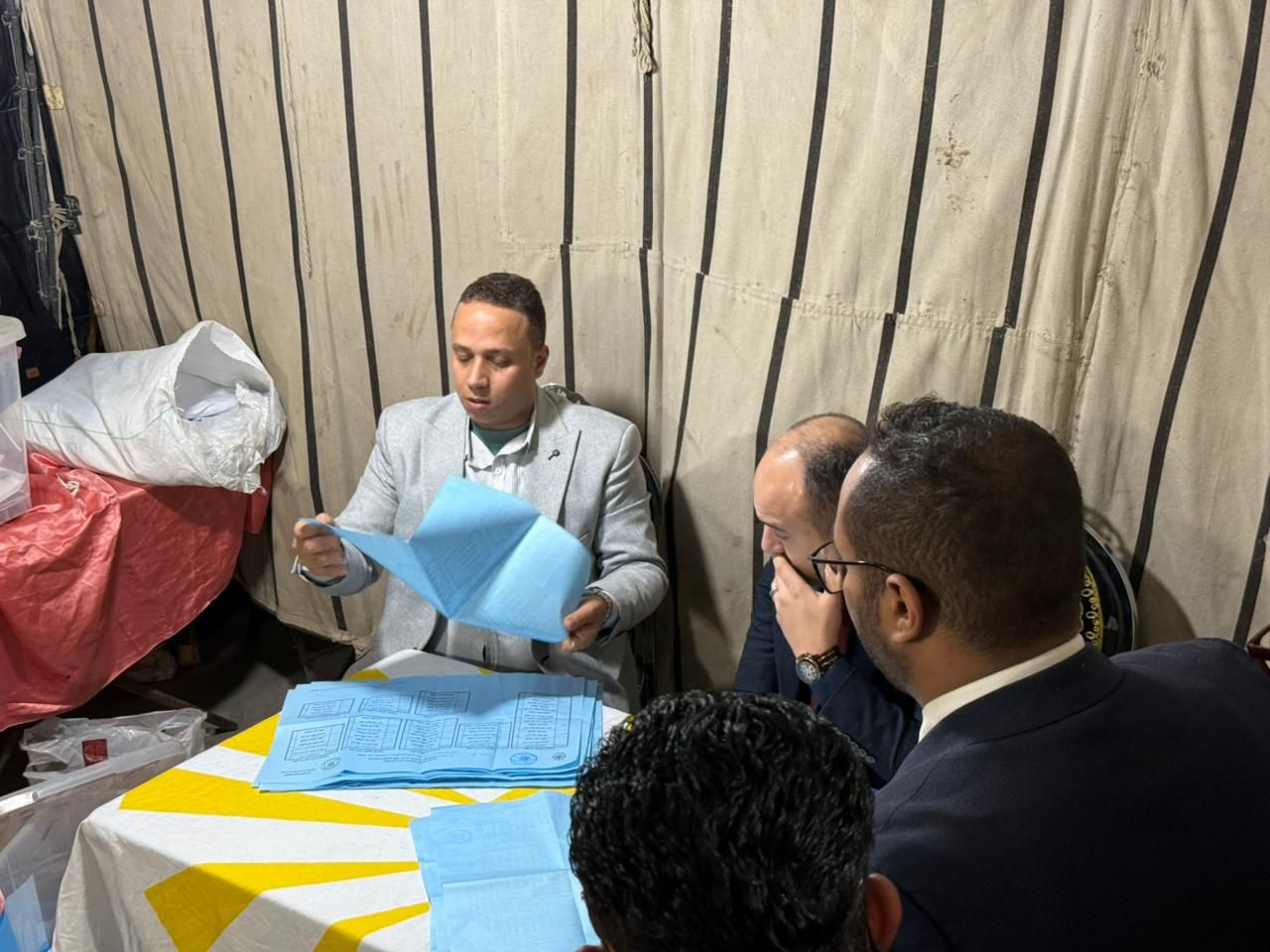 انتهاء التصويت في جولة الإعادة لانتخابات النقابات الفرعية وبدء أعمال الفرز (4) انتهاء التصويت في جولة الإعادة لانتخابات النقابات الفرعية وبدء أعمال الفرز (4)