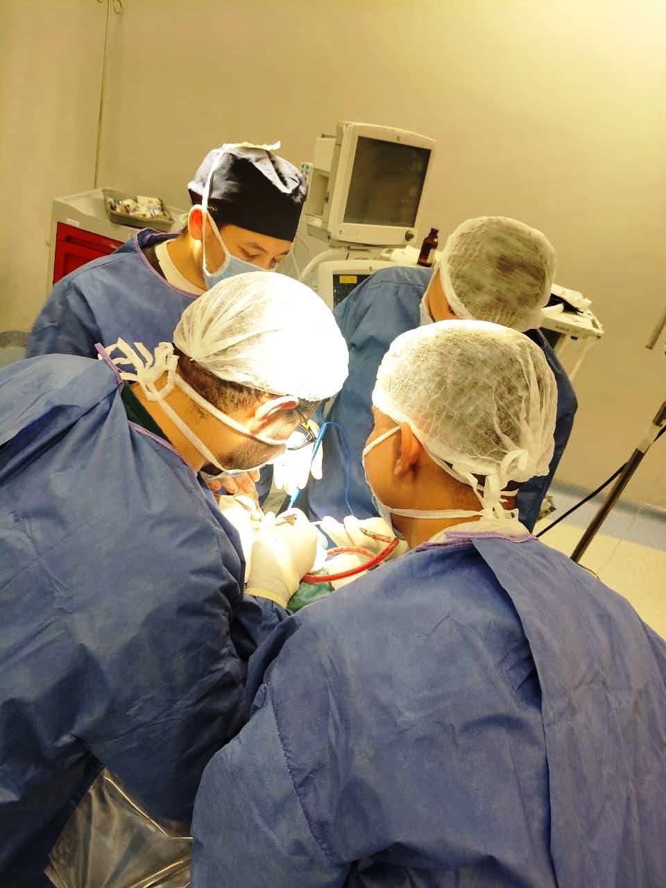 نجاح جراحة عاجلة لإنقاذ مصاب بآلة حادة نافذة بالمخ بمستشفى طوارئ قصر العينى (2) نجاح جراحة عاجلة لإنقاذ مصاب بآلة حادة نافذة بالمخ بمستشفى طوارئ قصر العينى (2)