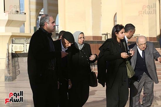 قلوب دامعة في يوم الوداع