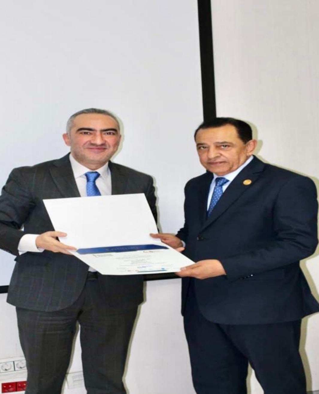 الدفعة الأولى من قضاة المحكمة ببرنامج التحول الرقمي في المؤسسات الحكومية (3) الدفعة الأولى من قضاة المحكمة ببرنامج التحول الرقمي في المؤسسات الحكومية (3)