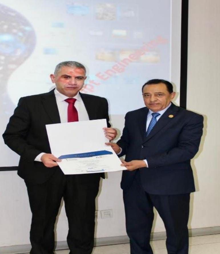 الدفعة الأولى من قضاة المحكمة ببرنامج التحول الرقمي في المؤسسات الحكومية (2) الدفعة الأولى من قضاة المحكمة ببرنامج التحول الرقمي في المؤسسات الحكومية (2)