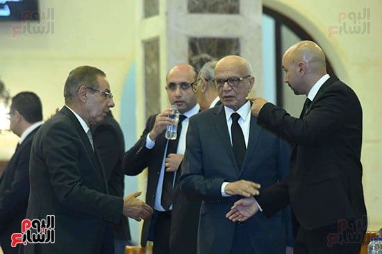 أسرة الراحل الدكتور مفيد شهاب تستقبل المعزين بمسجد المشير طنطاوى أسرة الراحل الدكتور مفيد شهاب تستقبل المعزين بمسجد المشير طنطاوى