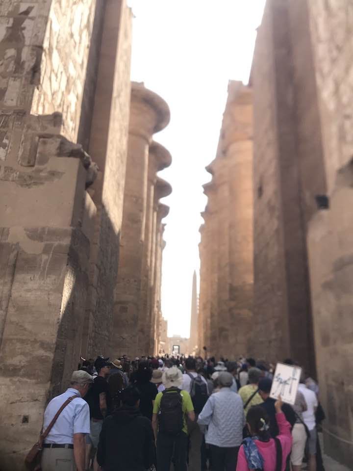 التوافد السياحى فى صالة الأعمدة الكبرى بالكرنك التوافد السياحى فى صالة الأعمدة الكبرى بالكرنك
