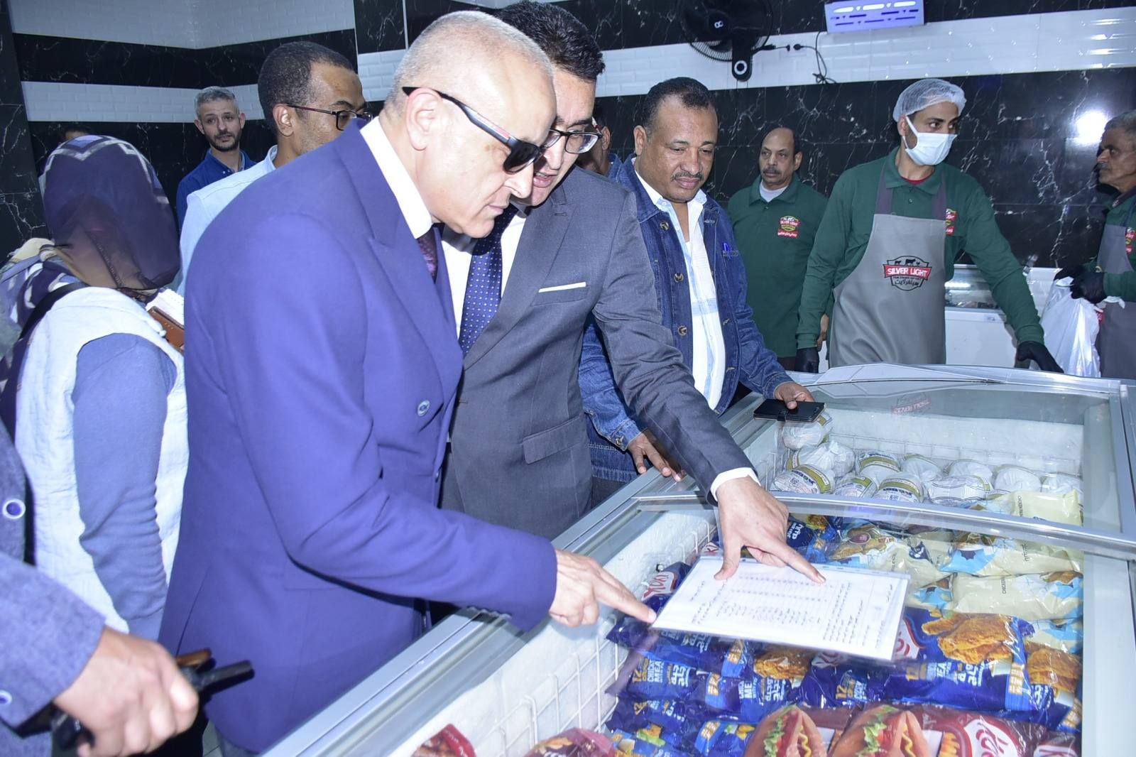 محافظ الأقصر يفتتح معرض للسلع الغذائية استعدادًا لشهر رمضان محافظ الأقصر يفتتح معرض للسلع الغذائية استعدادًا لشهر رمضان