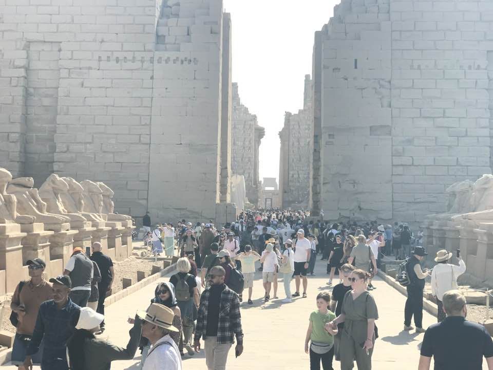 الإقبال الكبير بمعابد الكرنك للإستمتاع بالطقس الشتوى الدافئ في الموسم السياحى الإقبال الكبير بمعابد الكرنك للإستمتاع بالطقس الشتوى الدافئ في الموسم السياحى