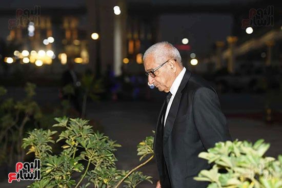 أسرة الراحل الدكتور مفيد شهاب تستقبل المعزين بمسجد المشير طنطاوى (14) أسرة الراحل الدكتور مفيد شهاب تستقبل المعزين بمسجد المشير طنطاوى (14)