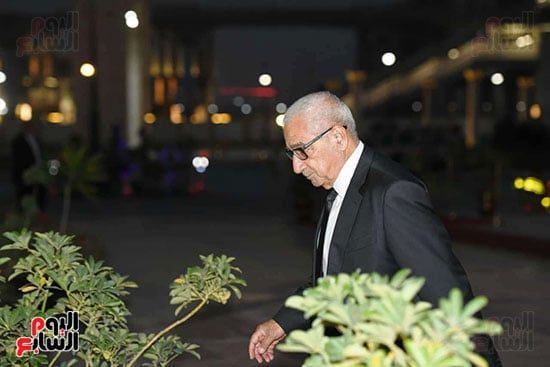 أسرة الراحل الدكتور مفيد شهاب تستقبل المعزين بمسجد المشير طنطاوى (12) أسرة الراحل الدكتور مفيد شهاب تستقبل المعزين بمسجد المشير طنطاوى (12)