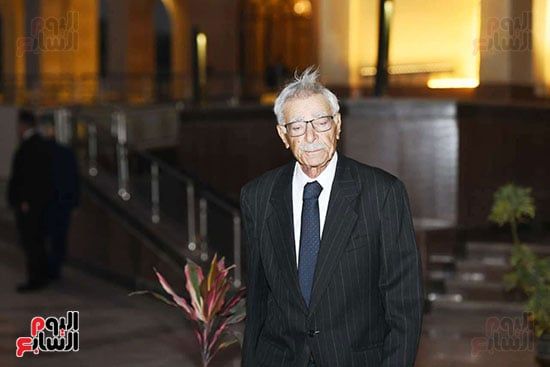 أسرة الراحل الدكتور مفيد شهاب تستقبل المعزين بمسجد المشير طنطاوى (7) أسرة الراحل الدكتور مفيد شهاب تستقبل المعزين بمسجد المشير طنطاوى (7)