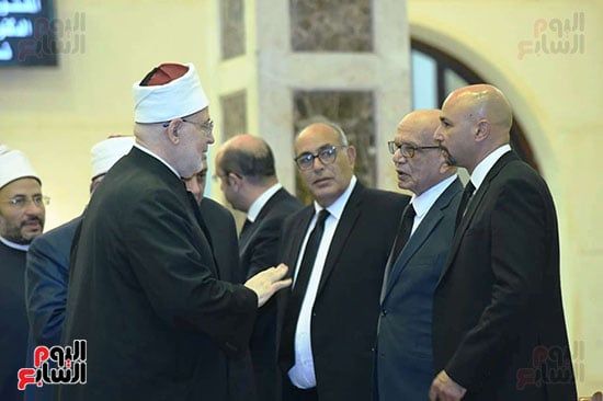 وفد من الأزهر سامح شكرى يؤدى واجب العزاء وفد من الأزهر سامح شكرى يؤدى واجب العزاء