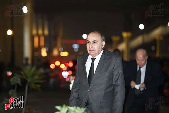 أسرة الراحل الدكتور مفيد شهاب تستقبل المعزين بمسجد المشير طنطاوى (1) أسرة الراحل الدكتور مفيد شهاب تستقبل المعزين بمسجد المشير طنطاوى (1)