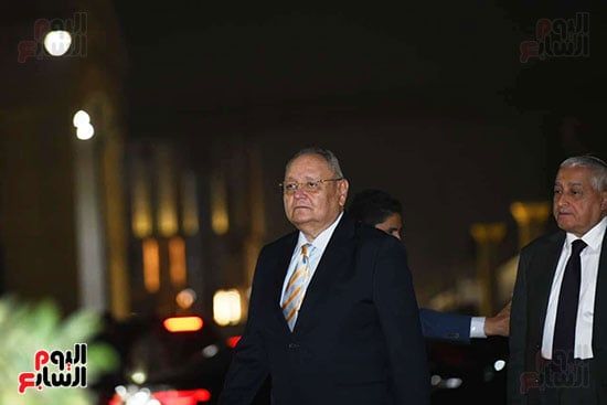 أسرة الراحل الدكتور مفيد شهاب تستقبل المعزين بمسجد المشير طنطاوى (16) أسرة الراحل الدكتور مفيد شهاب تستقبل المعزين بمسجد المشير طنطاوى (16)