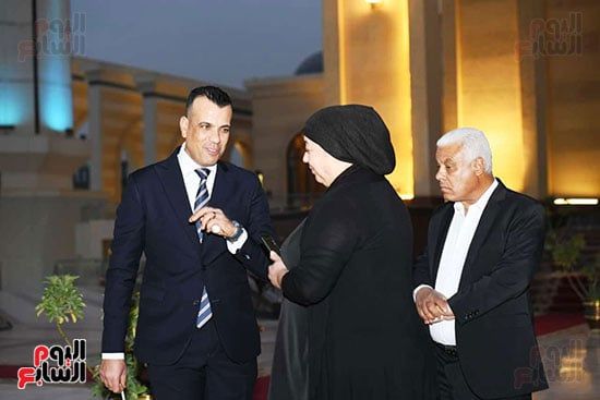 أسرة الراحل الدكتور مفيد شهاب تستقبل المعزين بمسجد المشير طنطاوى (13) أسرة الراحل الدكتور مفيد شهاب تستقبل المعزين بمسجد المشير طنطاوى (13)