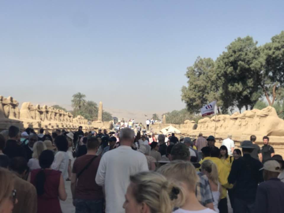 السياح بمعابد الكرنك للإستمتاع بالطقس الشتوى الدافئ في الموسم السياحى السياح بمعابد الكرنك للإستمتاع بالطقس الشتوى الدافئ في الموسم السياحى