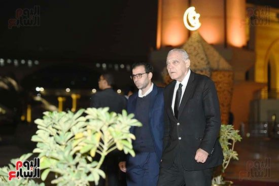 أسرة الراحل الدكتور مفيد شهاب تستقبل المعزين بمسجد المشير طنطاوى (3) أسرة الراحل الدكتور مفيد شهاب تستقبل المعزين بمسجد المشير طنطاوى (3)