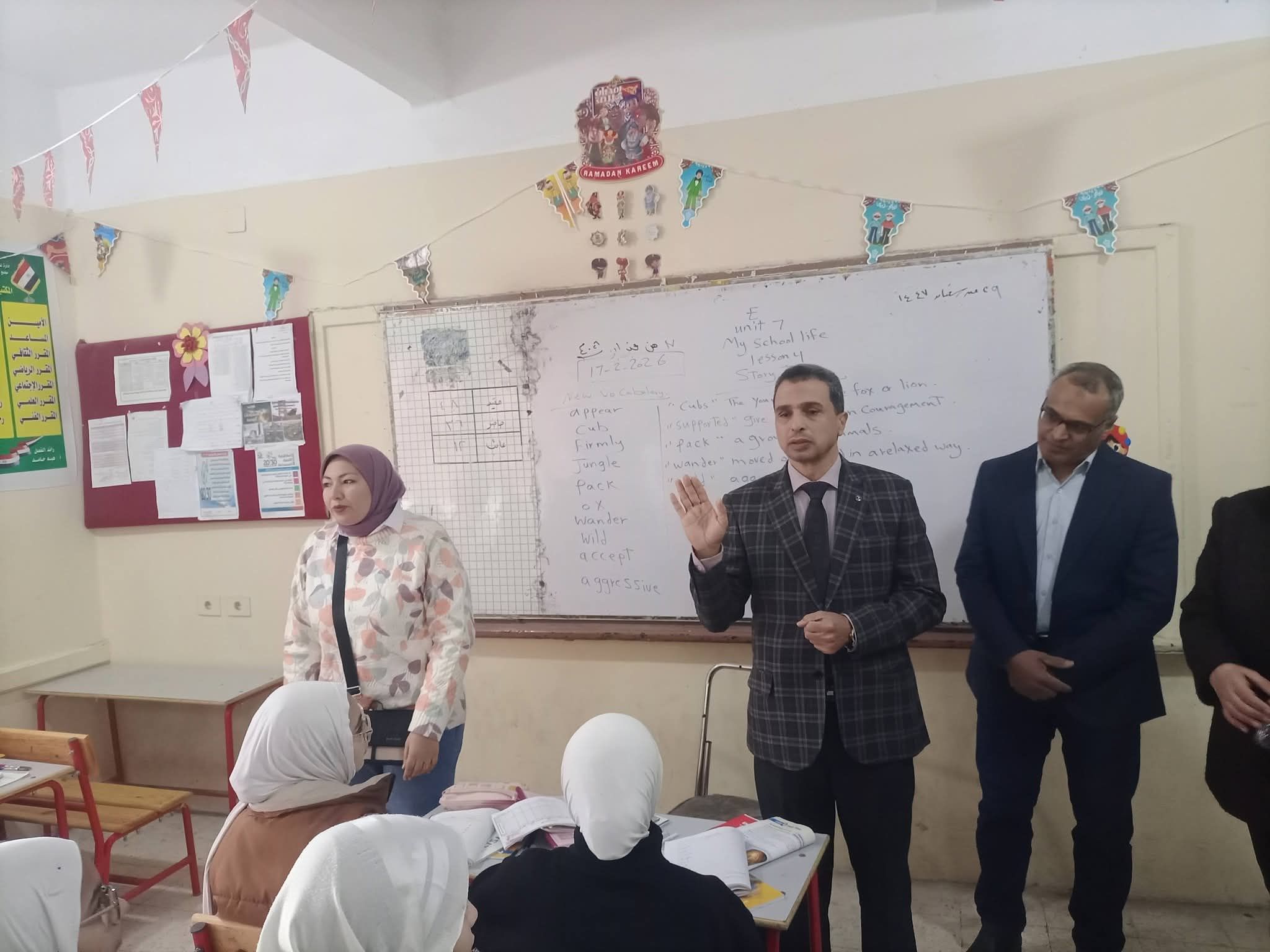جانب من زيارة وكيل تعليم لمدرسة هدى شعراوي جانب من زيارة وكيل تعليم لمدرسة هدى شعراوي